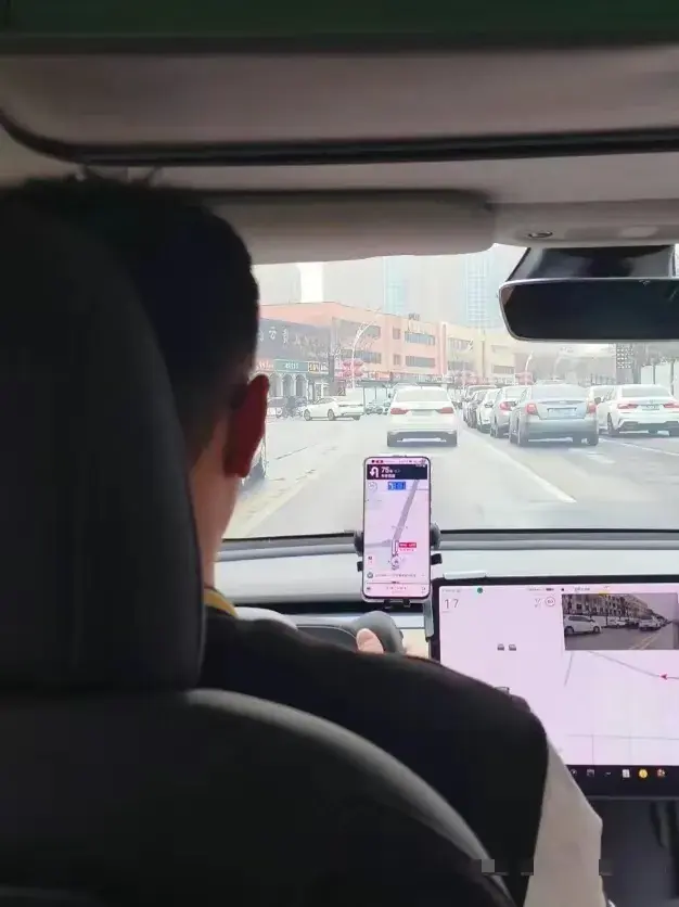 大學生發現異常救司機一命