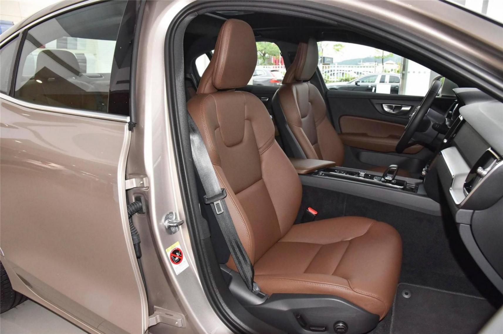 終端優(yōu)惠9.2萬,入門款降至21.49萬,沃爾沃S60可以入手了?