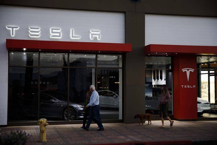 剛裁員10%又宣布降價?特斯拉撐不住了,現在入手等于被割韭菜