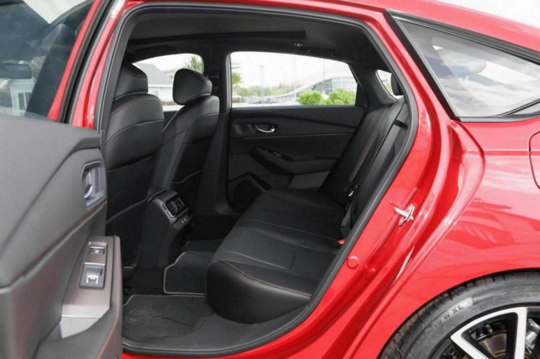 月銷量8462臺,車機(jī)內(nèi)置愛趣聽,實(shí)力解析全新雅閣頂配!