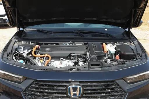 一箱油能跑2個月,降價達5.2萬,全新雅閣PHEV帶勁不?