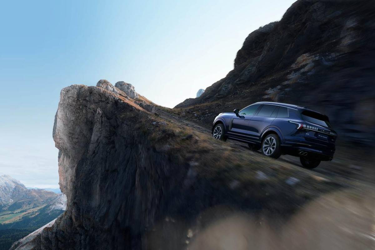 領(lǐng)克09四驅(qū)全球版和漢蘭達,誰是家庭越野出游的理想選擇?