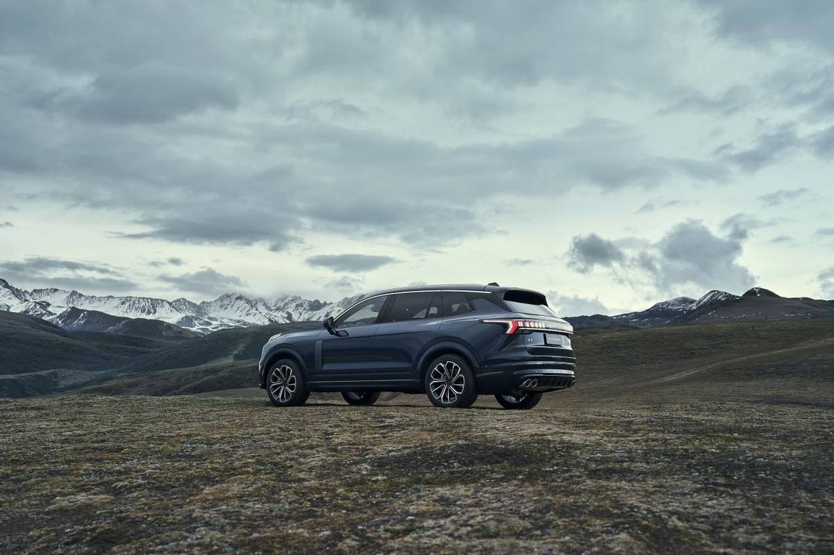 領(lǐng)克09四驅(qū)全球版和漢蘭達,誰是家庭越野出游的理想選擇?