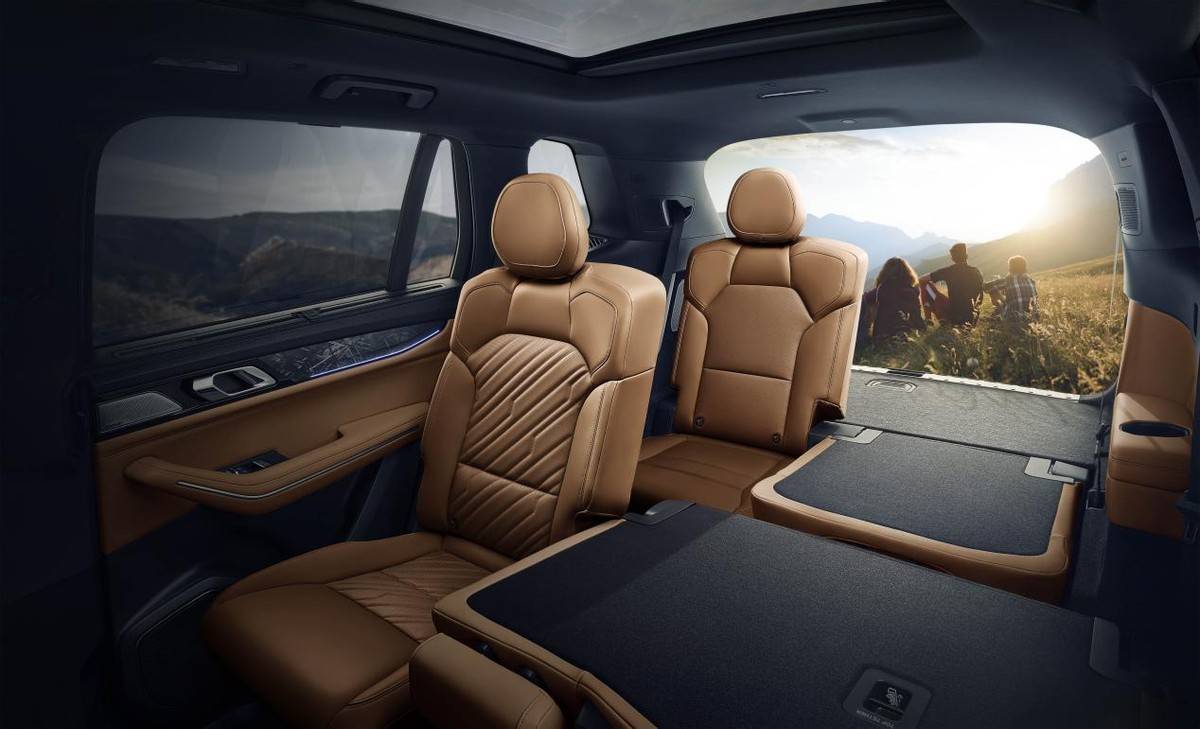 領(lǐng)克09四驅(qū)全球版和漢蘭達,誰是家庭越野出游的理想選擇?