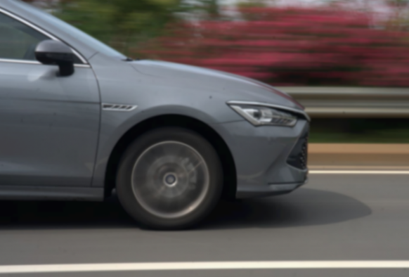 4月比亞迪秦大賣5萬輛,7.98萬起的秦PLUS榮耀版太火了!