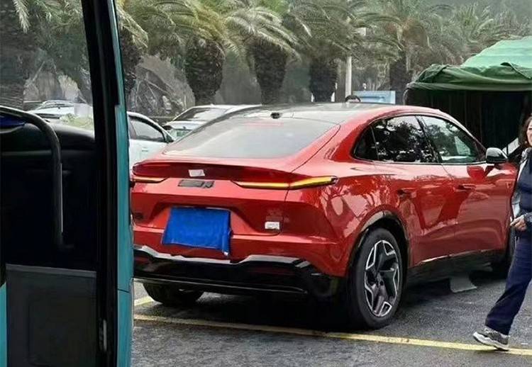 要買Model Y的可以再等等,3款自主對標產品來了!