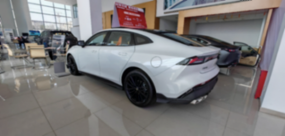 被視為運動型轎車標桿,第二代UNI-V為何成年輕人購車首選