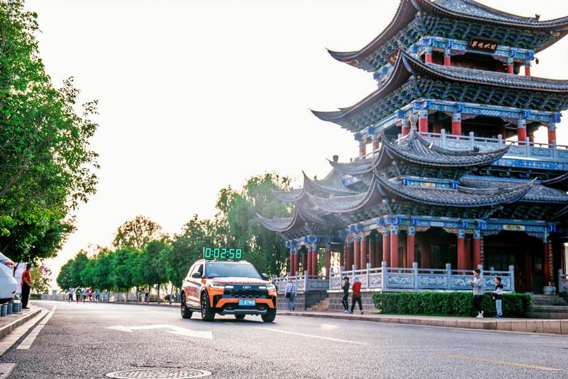 福探長助力大理馬拉松 詮釋探險者精神