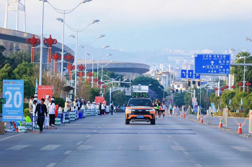 福探長助力大理馬拉松 詮釋探險者精神