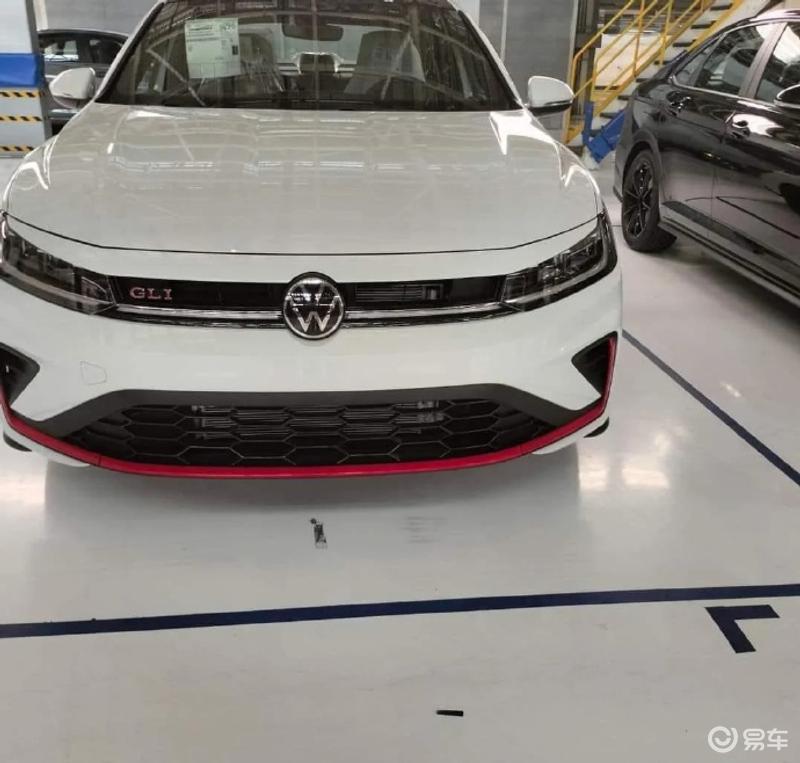 全新Jetta GLI實(shí)車曝光 或搭載2.0T發(fā)動機(jī)