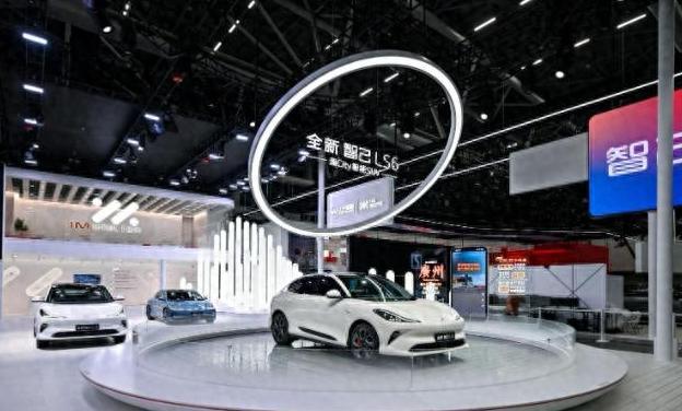 廣州車展新能源風頭強勁,燃油車關注度下滑,大眾轉型新勢力-有駕 廣州車展新能源風頭強勁,燃油車關注度下滑,大眾轉型新勢力-有駕