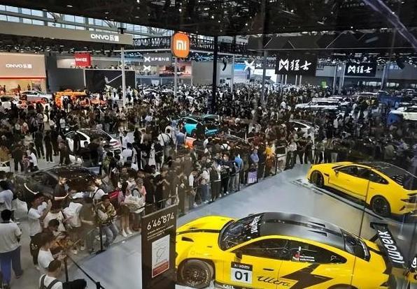 廣州車展新能源風頭強勁,燃油車關注度下滑,大眾轉型新勢力-有駕 廣州車展新能源風頭強勁,燃油車關注度下滑,大眾轉型新勢力-有駕