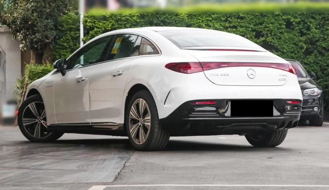 47.8萬元起售，純電續航681km，2025款奔馳EQE值得選擇嗎？-有駕