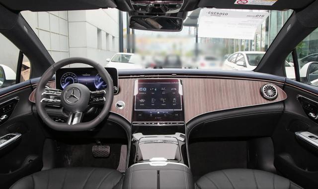 47.8萬元起售，純電續航681km，2025款奔馳EQE值得選擇嗎？-有駕