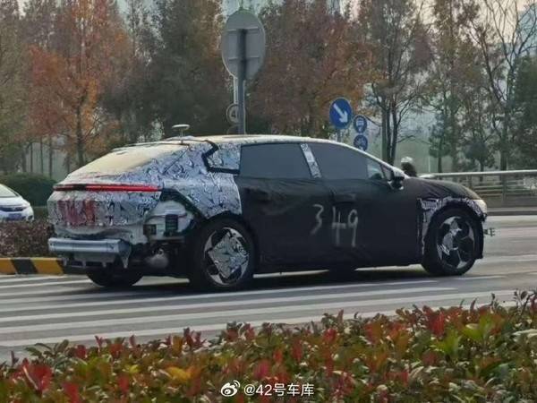 極氪007旅行版諜照流出,大溜背設(shè)計(jì)搶眼,2025年上市倒計(jì)時(shí)?