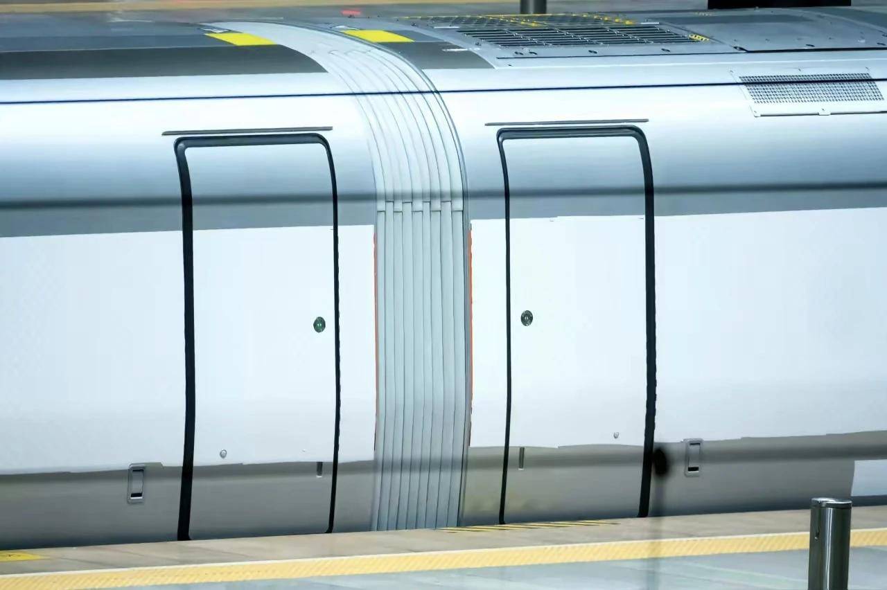 如約而至CR450來(lái)了,南北兩款車型同時(shí)亮相。