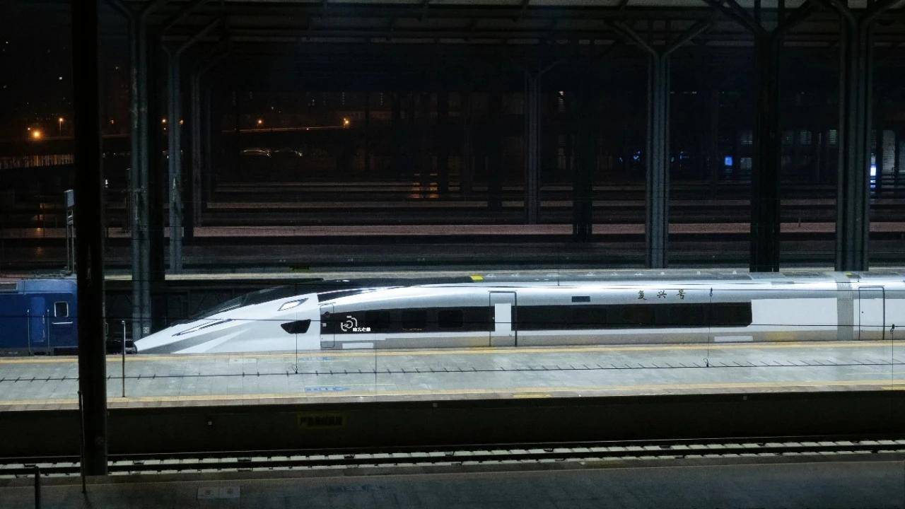 如約而至CR450來(lái)了,南北兩款車型同時(shí)亮相。