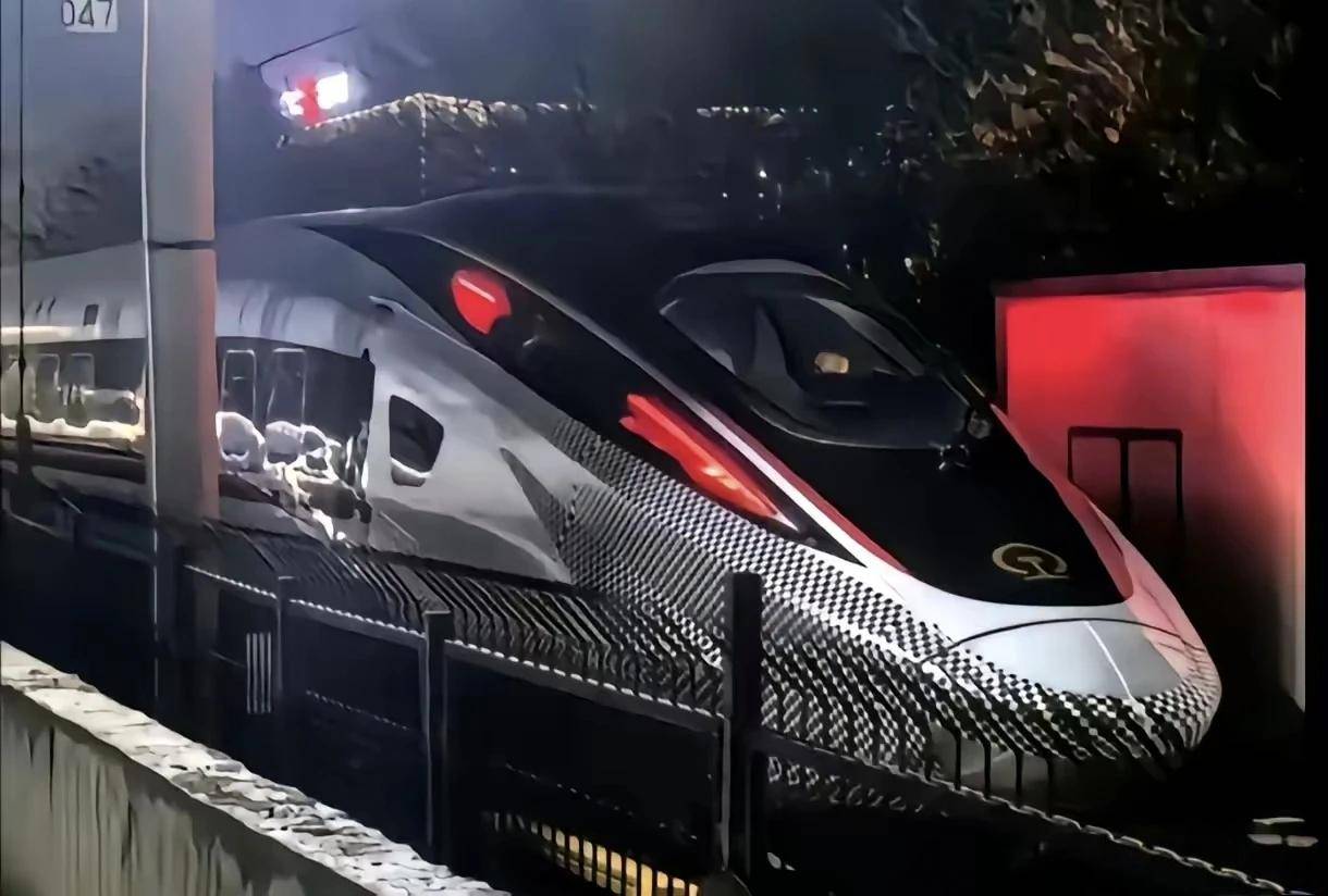 如約而至CR450來(lái)了,南北兩款車型同時(shí)亮相。