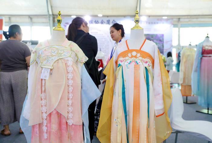 2025黃河流域跨境電商博覽會(huì)在青島舉行