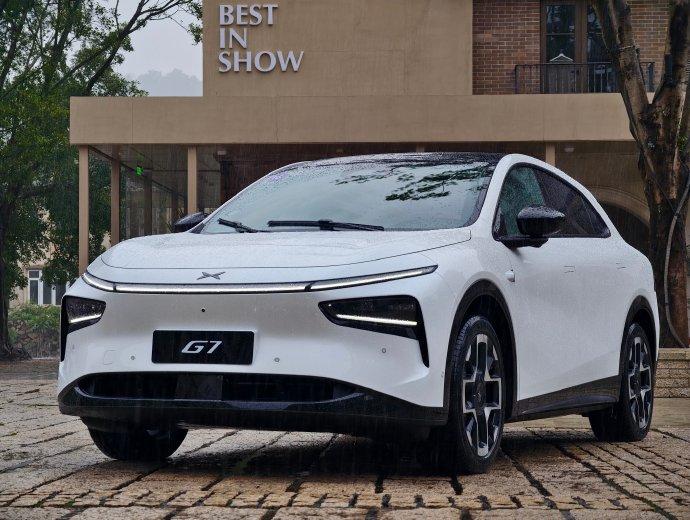 廣州陰雨持續,小鵬G7星云白雨中顯意境