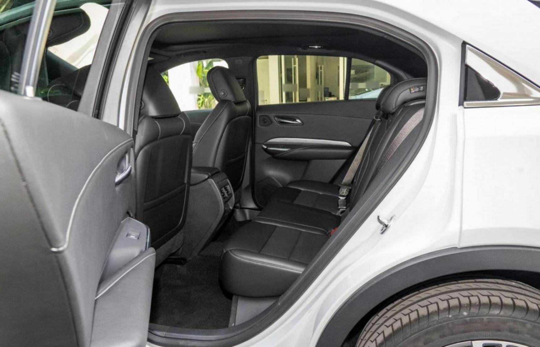 15萬拿下豪華車?凱迪拉克XT4馬力頂呱呱,油耗卻成軟肋?