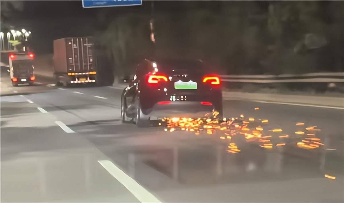 智己汽車推出行業首個爆胎安全功能升級