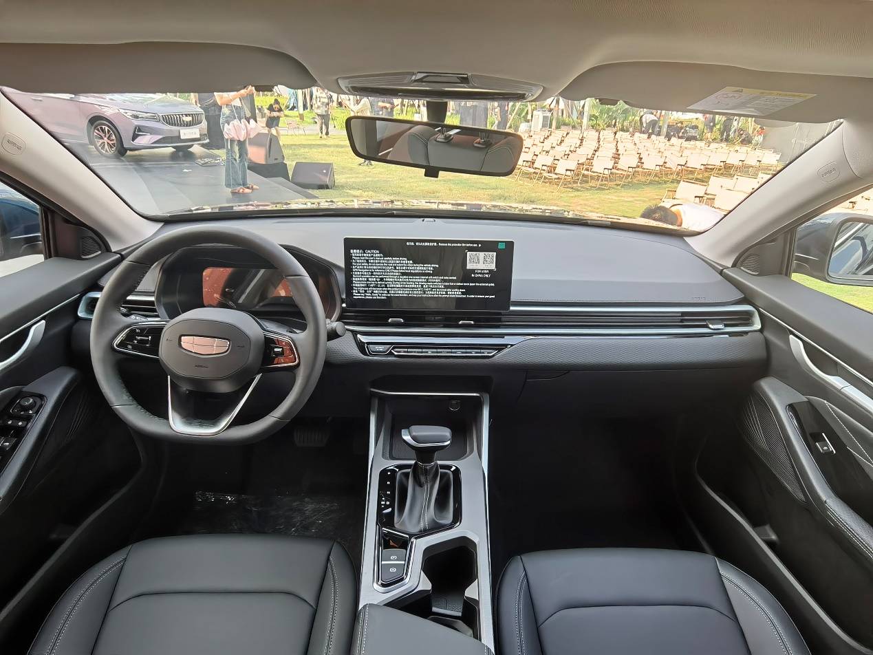 限時(shí)5.59萬(wàn)元起售!加配不加價(jià),第4代帝豪全球400萬(wàn)紀(jì)念款上市