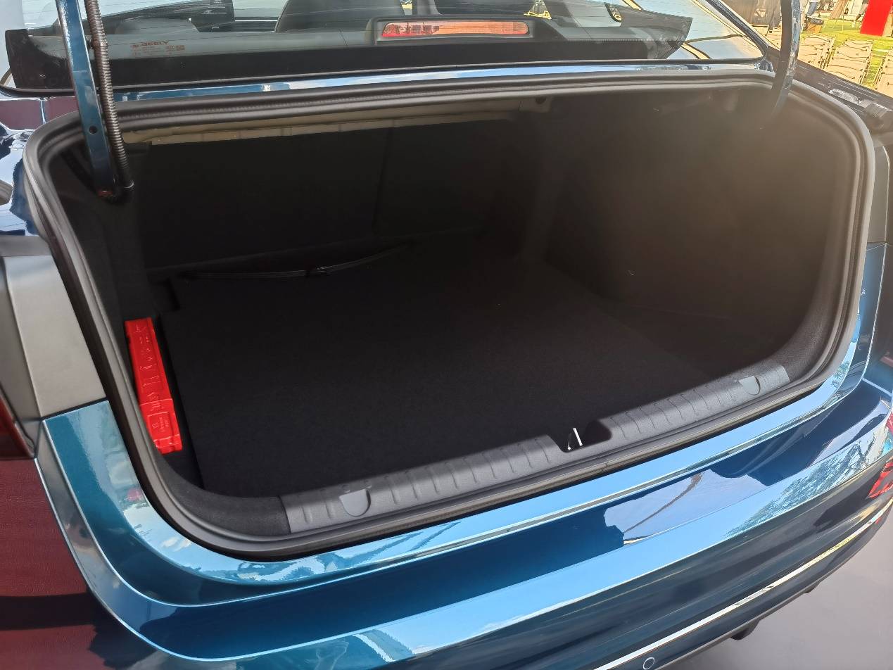 限時(shí)5.59萬(wàn)元起售!加配不加價(jià),第4代帝豪全球400萬(wàn)紀(jì)念款上市