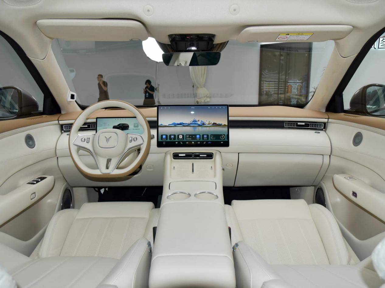 20萬出頭智駕天花板,它能否贏過理想L7