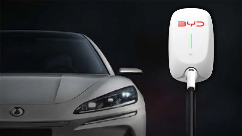 比亞迪新一代“小白樁”:“靈充”汽車充電樁發(fā)布 圖片