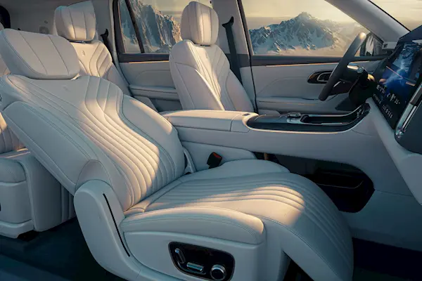 5米2全尺寸SUV殺入20萬內！吉利銀河M9預售：19.38萬元起