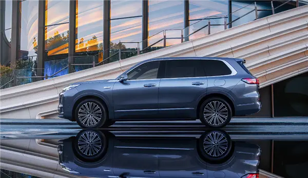 5米2全尺寸SUV殺入20萬內！吉利銀河M9預售：19.38萬元起