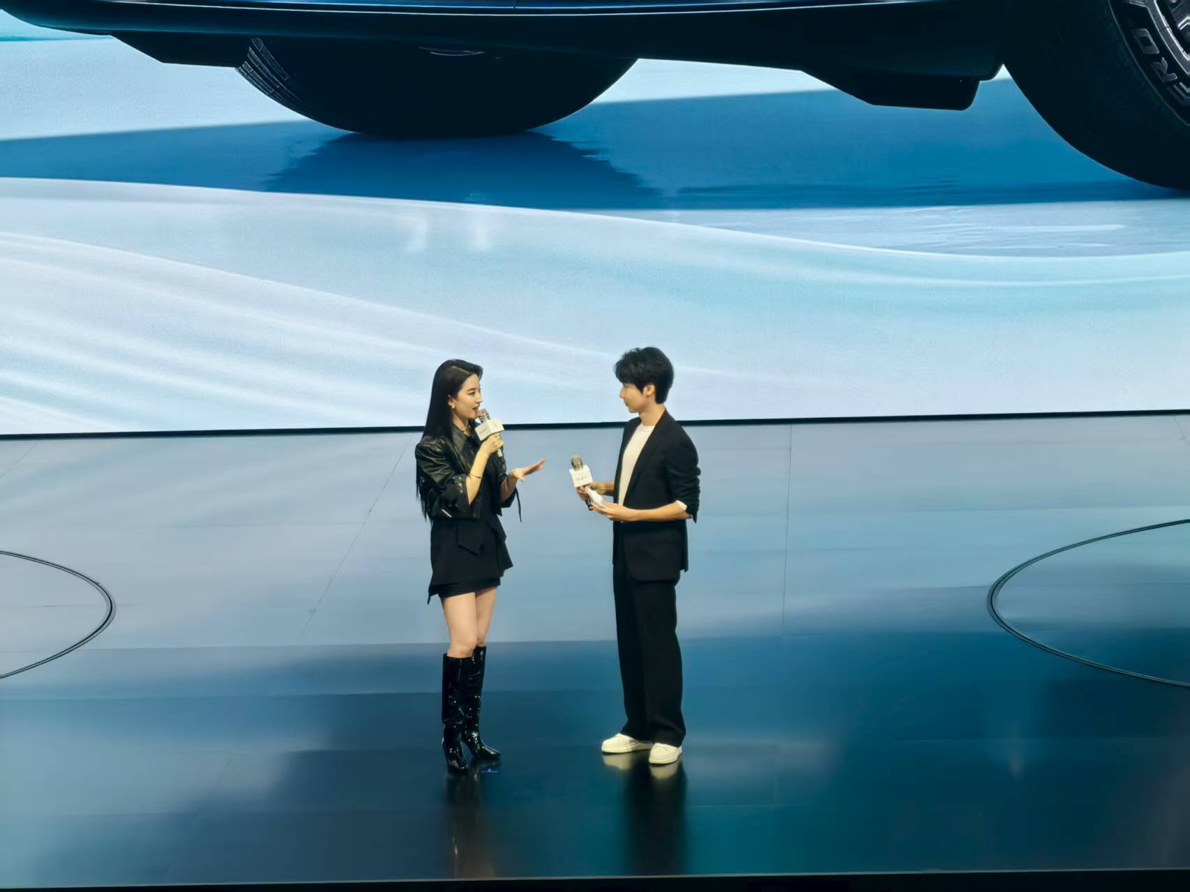 華為開始狂飆!尚界16.98萬“棍掃一片”,智界問界尊界錦上添花