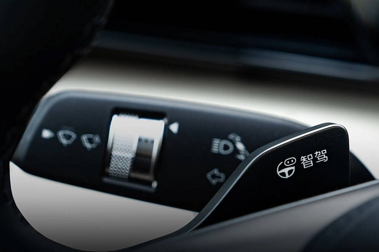 比亞迪秦L EV新款加推發布,成都車展再添七夕浪漫配色