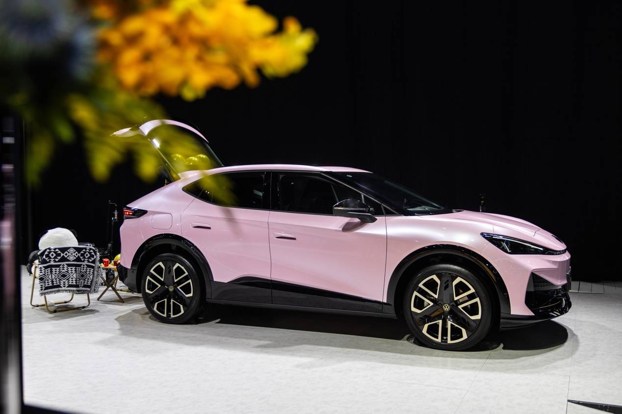 金標(biāo)大眾的邏輯閉環(huán):概念車炫技,量產(chǎn)車走心,改色服務(wù)懂你