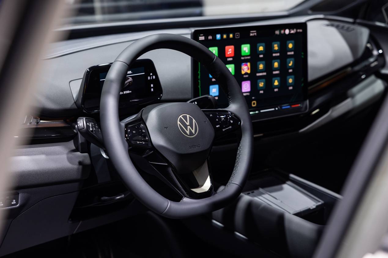 金標(biāo)大眾的邏輯閉環(huán):概念車炫技,量產(chǎn)車走心,改色服務(wù)懂你