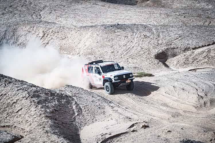 魏建軍下場跑敦煌,長城玩真的?