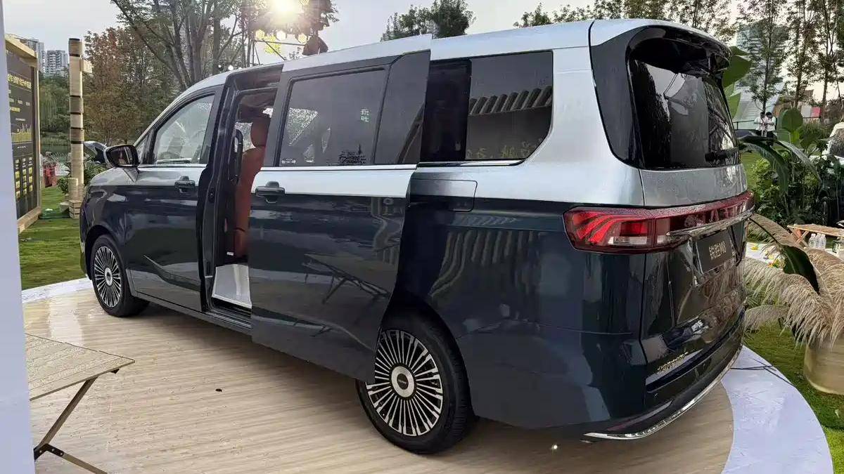 成都車展丨銳勝汽車品牌發布,專注MPV,銳勝M8亮相