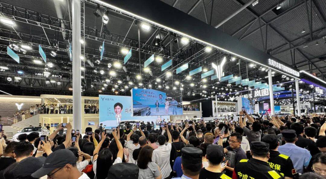 嵐圖知音新車直擊用戶想要高配置,以通通配齊的產品主張,切入20萬元級純電SUV賽道