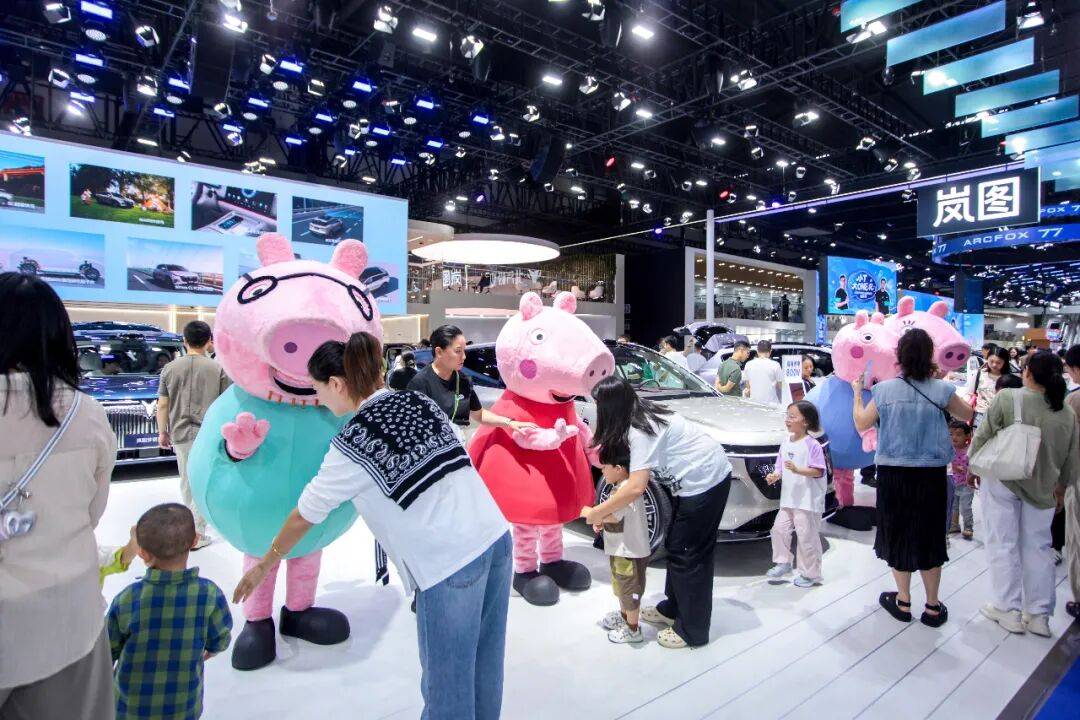 嵐圖知音新車直擊用戶想要高配置,以通通配齊的產品主張,切入20萬元級純電SUV賽道