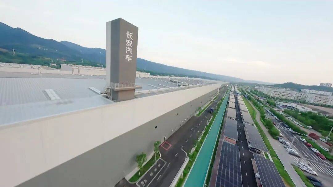 長安汽車成為一家極具前瞻性和應變能力的車企,新能源“香格里拉”計劃、智能化“北斗天樞”計劃、全球化“海納百川”計劃,每一個都在按計劃有條不紊的推進