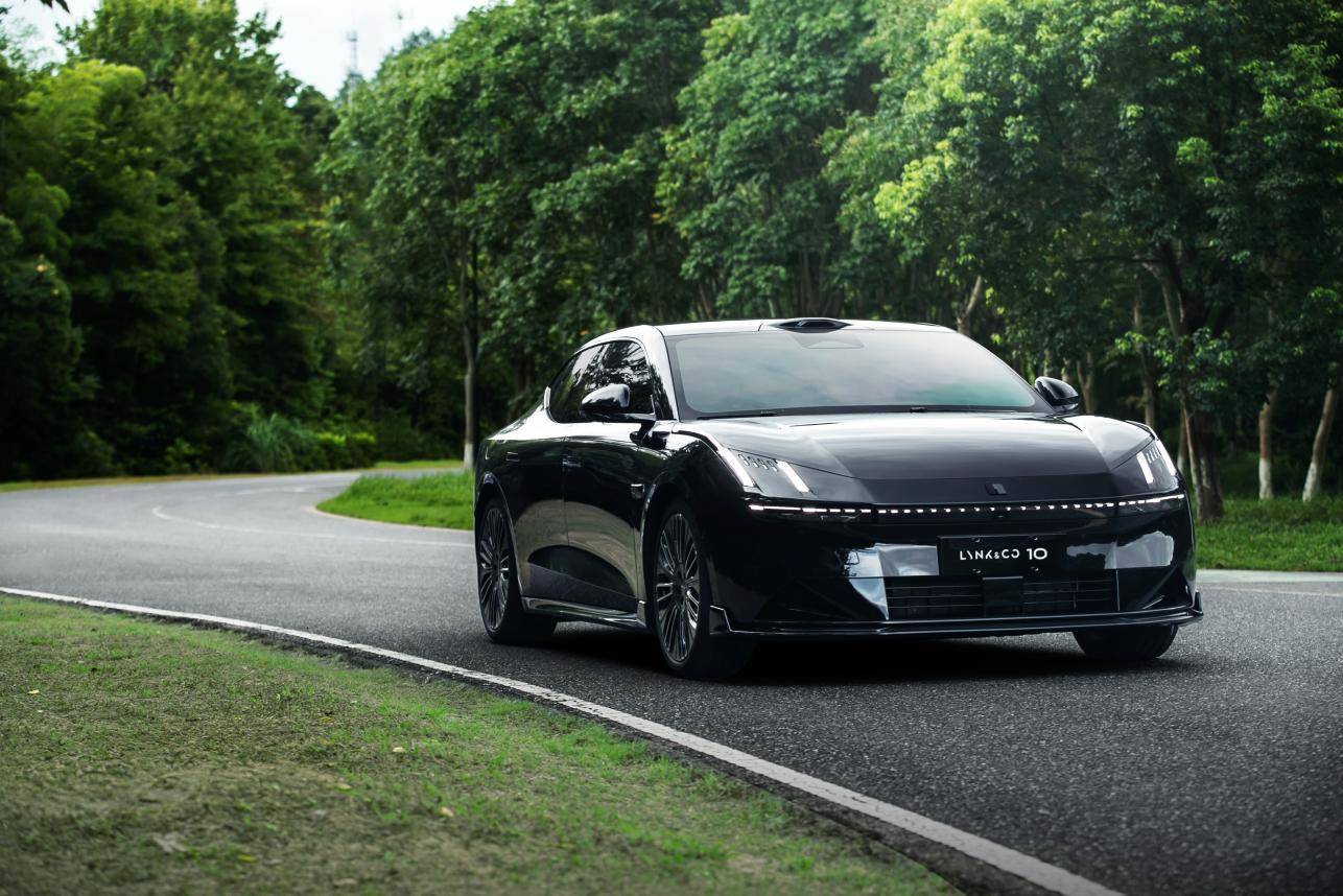 汲取Z10經(jīng)驗,領(lǐng)克10 EM-P“入門即高配”