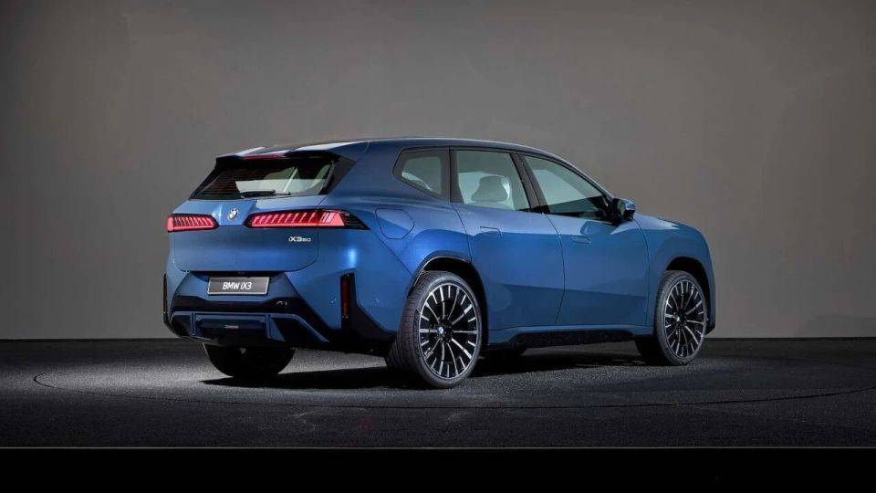 寶馬新世代iX3,車內全是屏,純電900公里