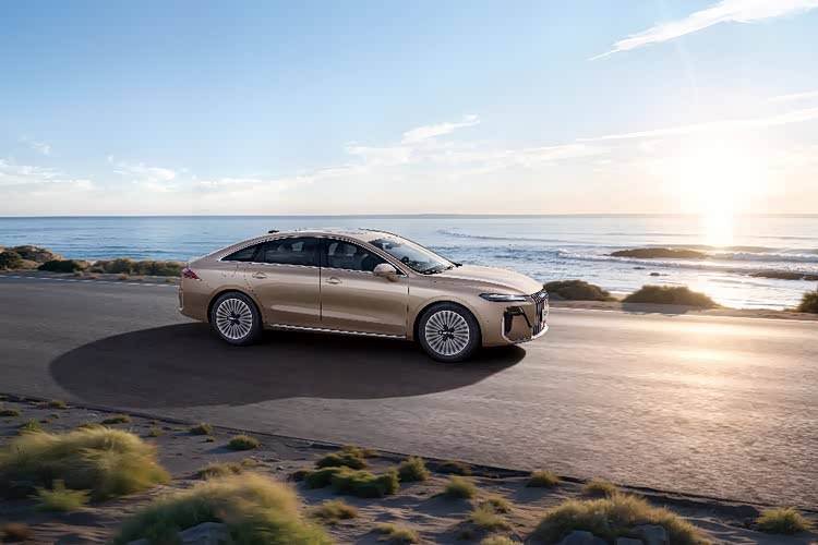 一車傳三代從此不是夢榮威M7 DMH8.58萬元起售