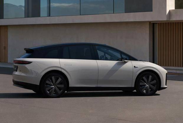 理想i6內(nèi)飾首發(fā):后排雙屏+冷暖冰箱 9月26日正式上市