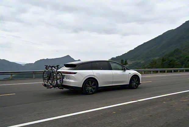 理想i6內(nèi)飾首發(fā):后排雙屏+冷暖冰箱 9月26日正式上市