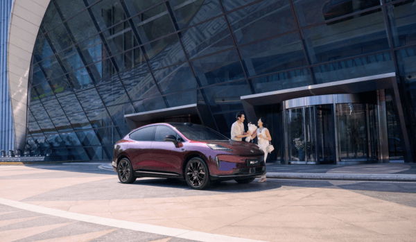 20萬級豪華智能純電大五座SUV怎么選,智己LS6還是昊鉑HT?