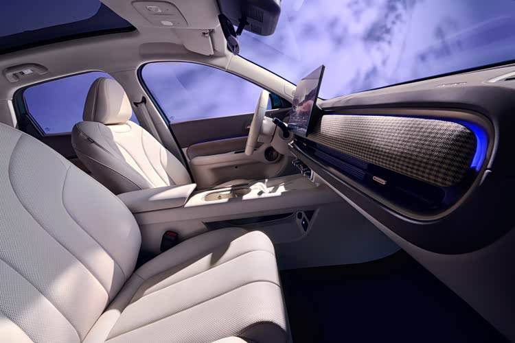 以自然美學重構汽車設計,歐拉5與當代城市有機共生