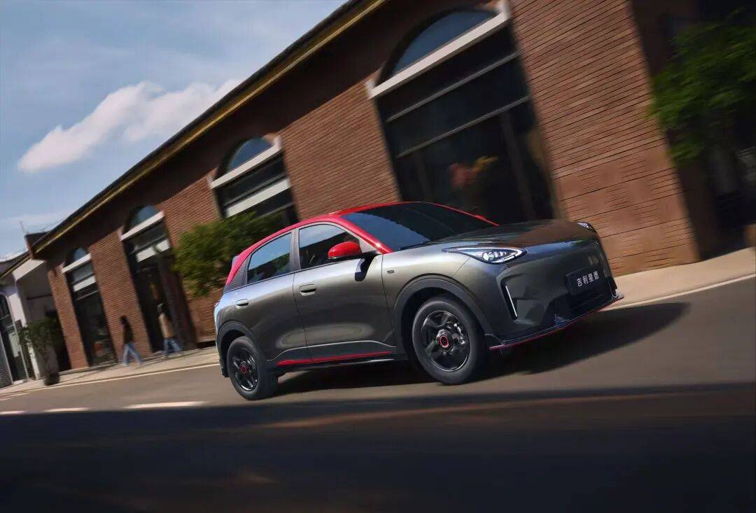 月賣5萬+,電車銷冠煥新!反超比亞迪第一車,吉利加固星愿防線