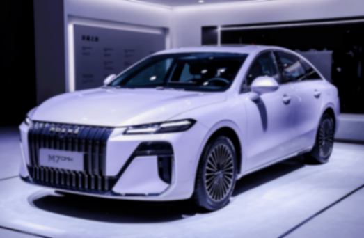 B級(jí)空間+A級(jí)價(jià)格!榮威M7 DMH不走尋常路,降維打擊家轎市場